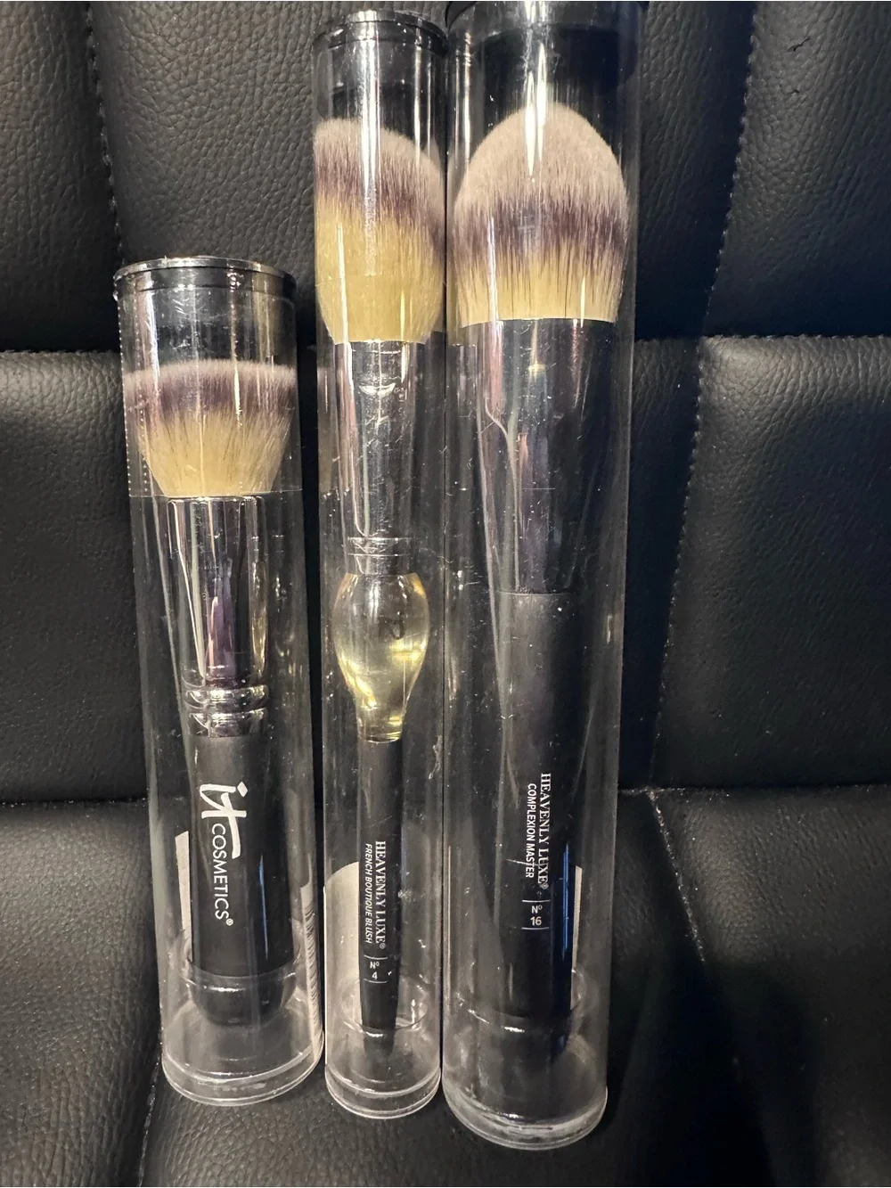 It cosmetics Black Makeup Brush Set with Cream and Purple-Tipped Bristles - Picture 1 of 4